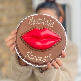 Chocolate Smash Kiss Cake