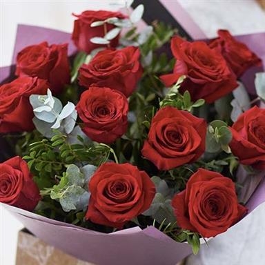 Luxury 12 Red Roses